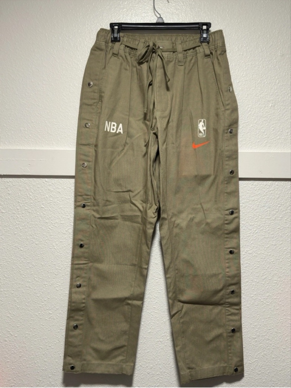Men’s Nike Team 31 NBA Pants Neutral Olive Size M FQ3600-276